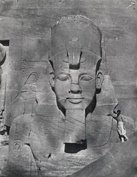 Statue colossale de Ramsès II à Abou Simbel, 1850